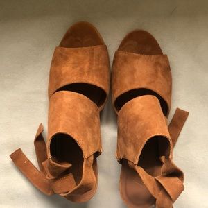 Able brown suede wedges